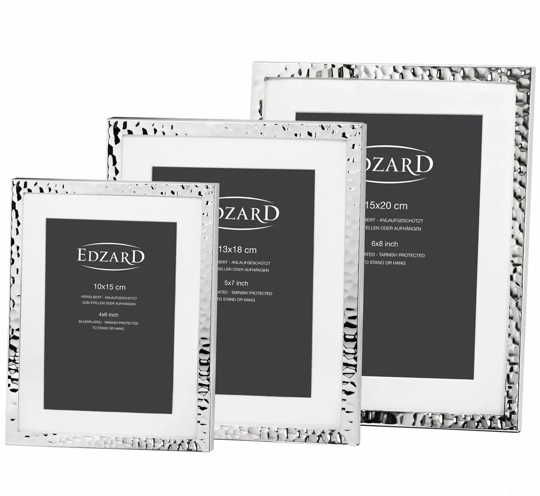 EDZARD Fano ramka na zdjęcia 15 x 20 cm, passe-partout, szlachetnie posrebrzana, zabezpieczona przed matowieniem, z aksamitnym grzbietem, w zestawie 2 zawieszki, ramka na zdjęcia do postawienia i