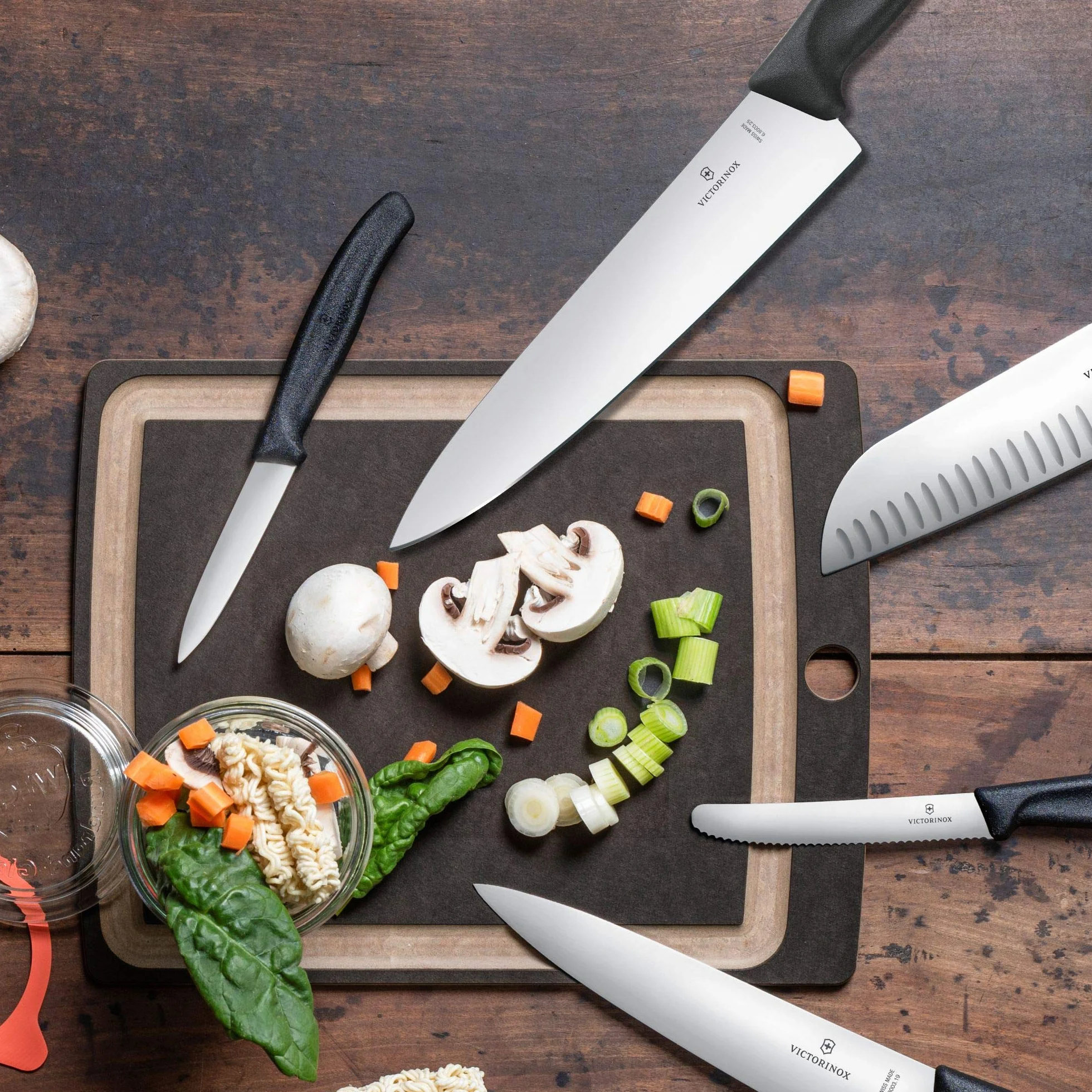 Victorinox Swiss Classic Tranchiermesser, extra scharfe Klinge, gerader Schliff, Kunststoff-Griff, Schwarz, spülmaschinengeeignet