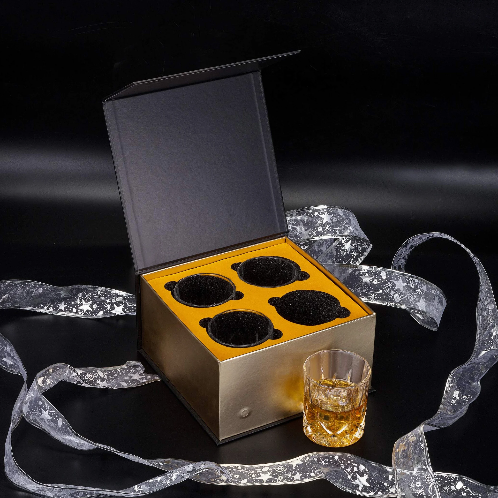 KANARS Zestaw Szklanek do Whisky, CKryształ Szkło Whisky 300 ml do Bourbon, Tequila, Koktajl, Koniak, Martini, Zestaw 4 Sztuk, Pudełko Upominkowe