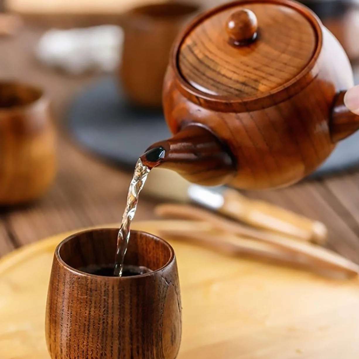 Klasyczny drewniany dzbanek do herbaty z drewnianymi filiżankami, czajniczek ze zdejmowanym filtrem zaparzacza ze stali nierdzewnej, czajnik do herbaty na herbatę, kawę (czajniczek + 2 filiżanki do herbaty)