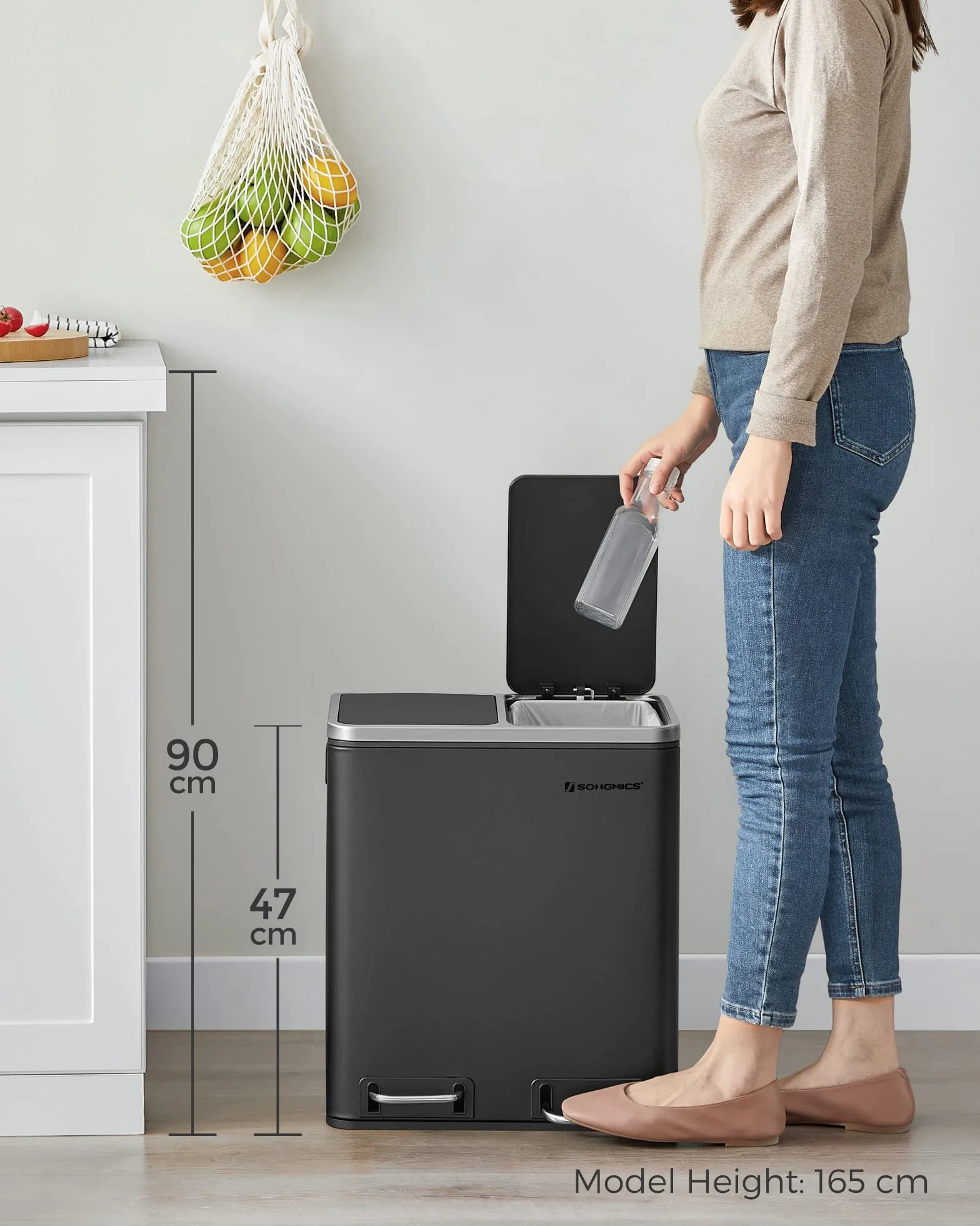 SONGMICS 2 pojemniki na śmieci, 2 x 15 l, podwójny kosz na śmieci, 2 przegródki, z wiaderkami wewnętrznymi i uchwytami, do kuchni, powolne zamykanie, szczelne, czarne LTB30BK