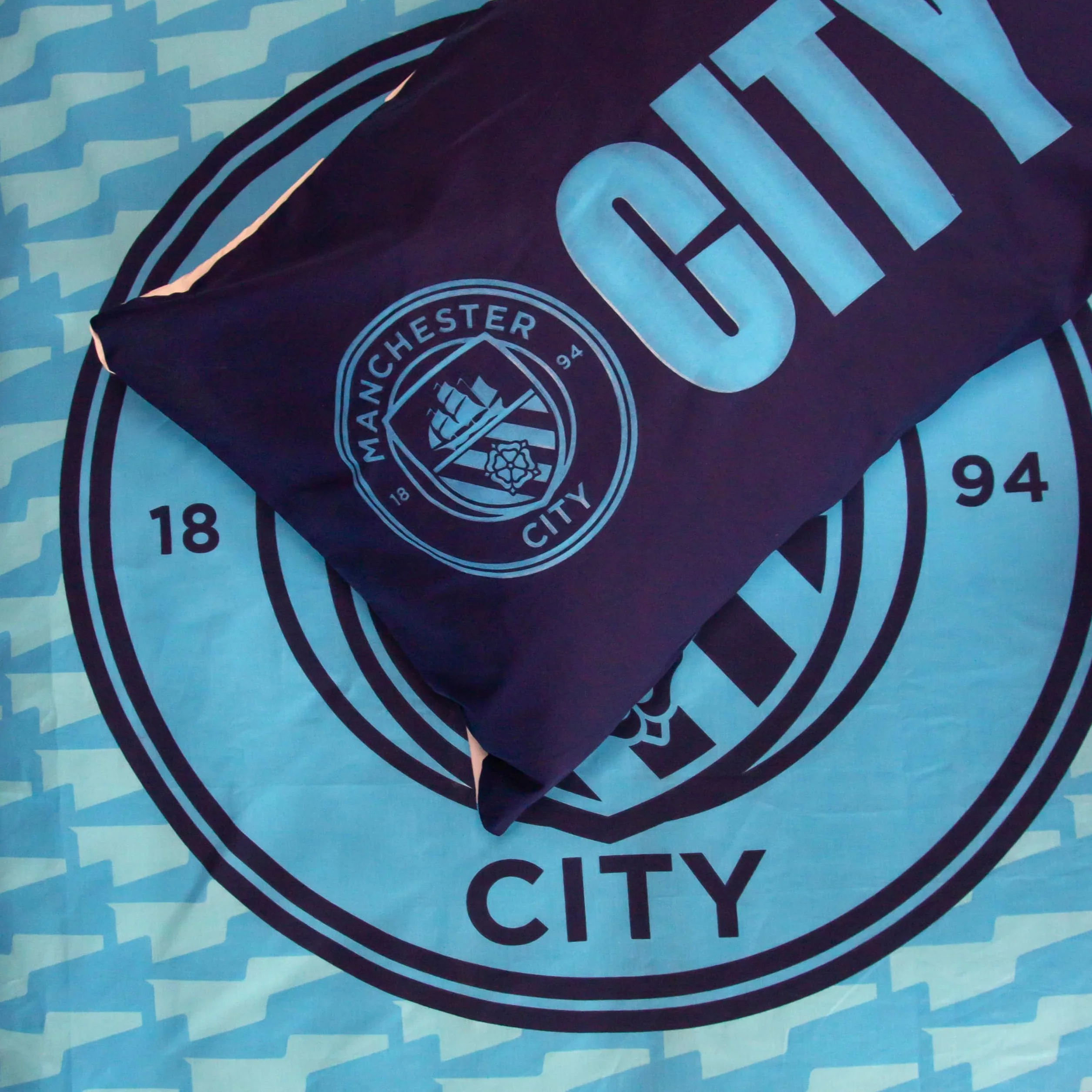 Manchester City Oficjalny Zestaw Poszewek na Kołdrę FC Character World Crestcol Niebieska Dwustronna Piłkarska