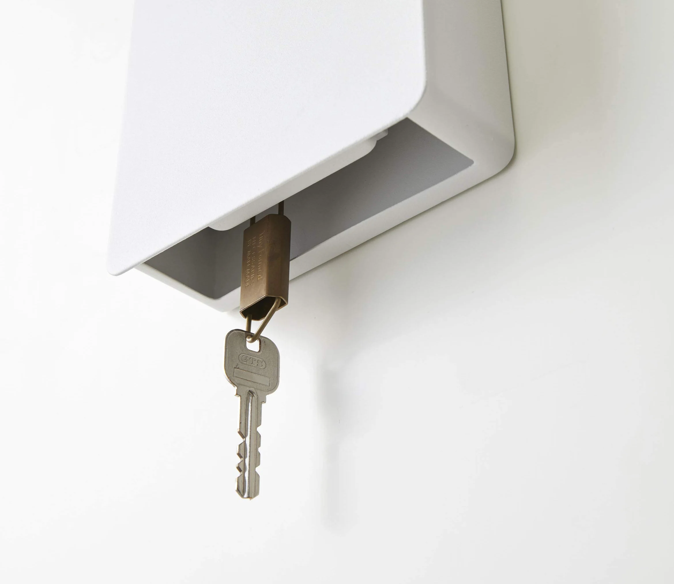 YAMAZAKI Home Square Magnetyczny organizer na klucze, stal, biały