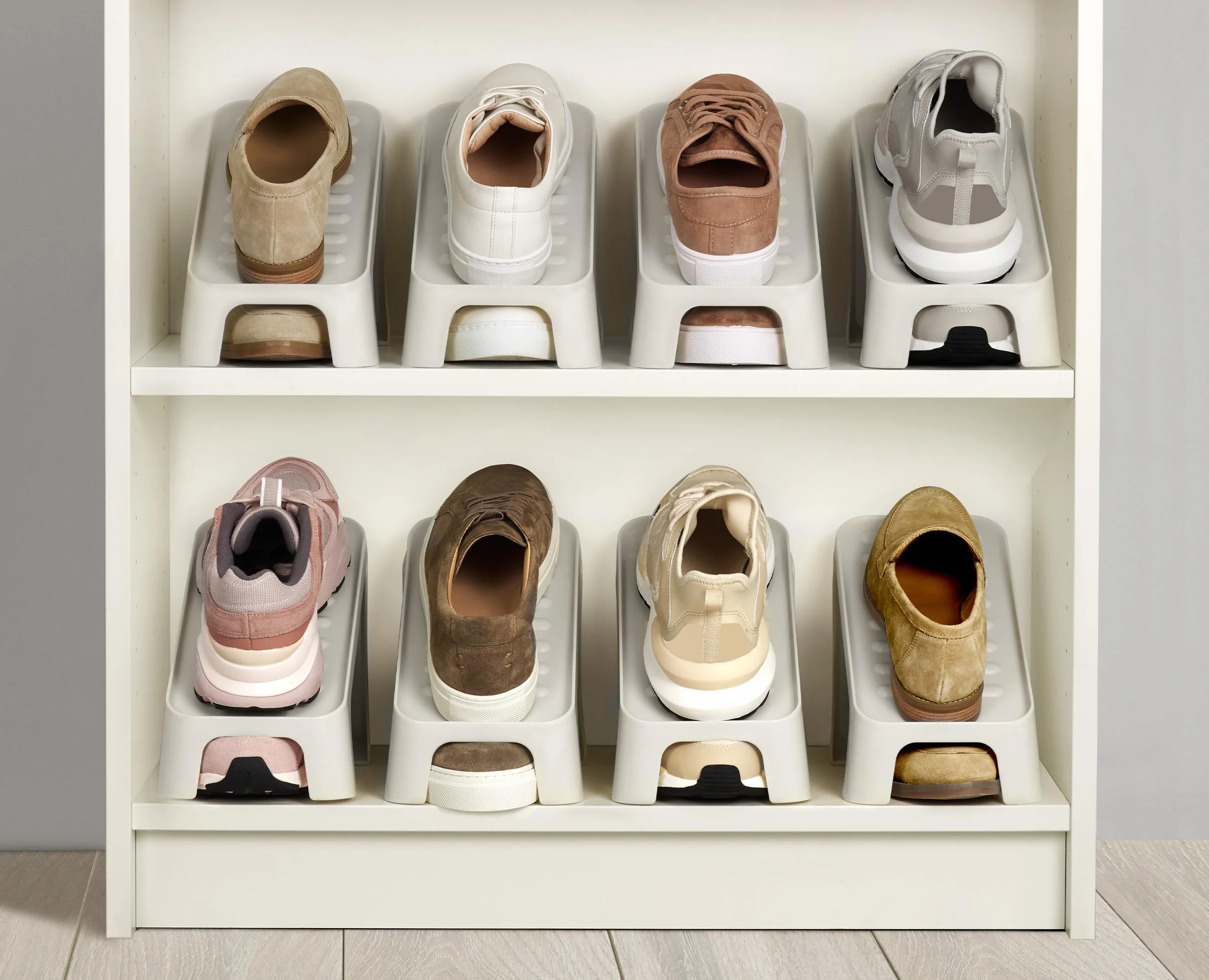 Joseph Joseph Shoe-In Kompaktowy Organizer na Buty, Uchylne Przegrody, Antypoślizgowy, Mieści 1 Par, Idealny na Półki/Szafy, 6 sztuk