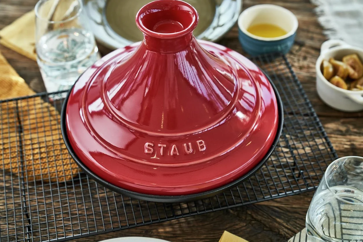 Staub Tajine, Gusseisen, Kirschrot, 28 x 28 x 20 cm, 1 Einheiten