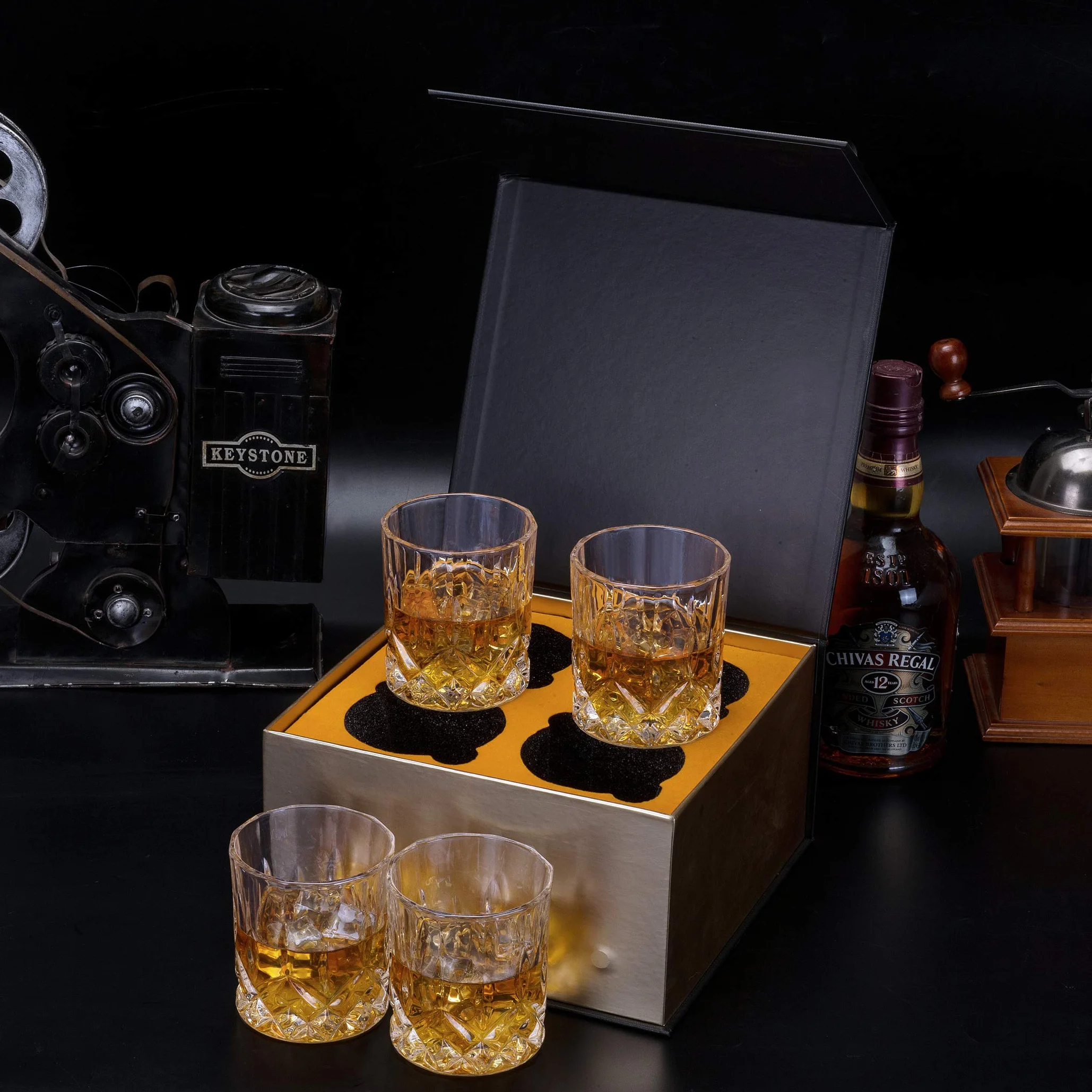 KANARS Zestaw Szklanek do Whisky, CKryształ Szkło Whisky 300 ml do Bourbon, Tequila, Koktajl, Koniak, Martini, Zestaw 4 Sztuk, Pudełko Upominkowe